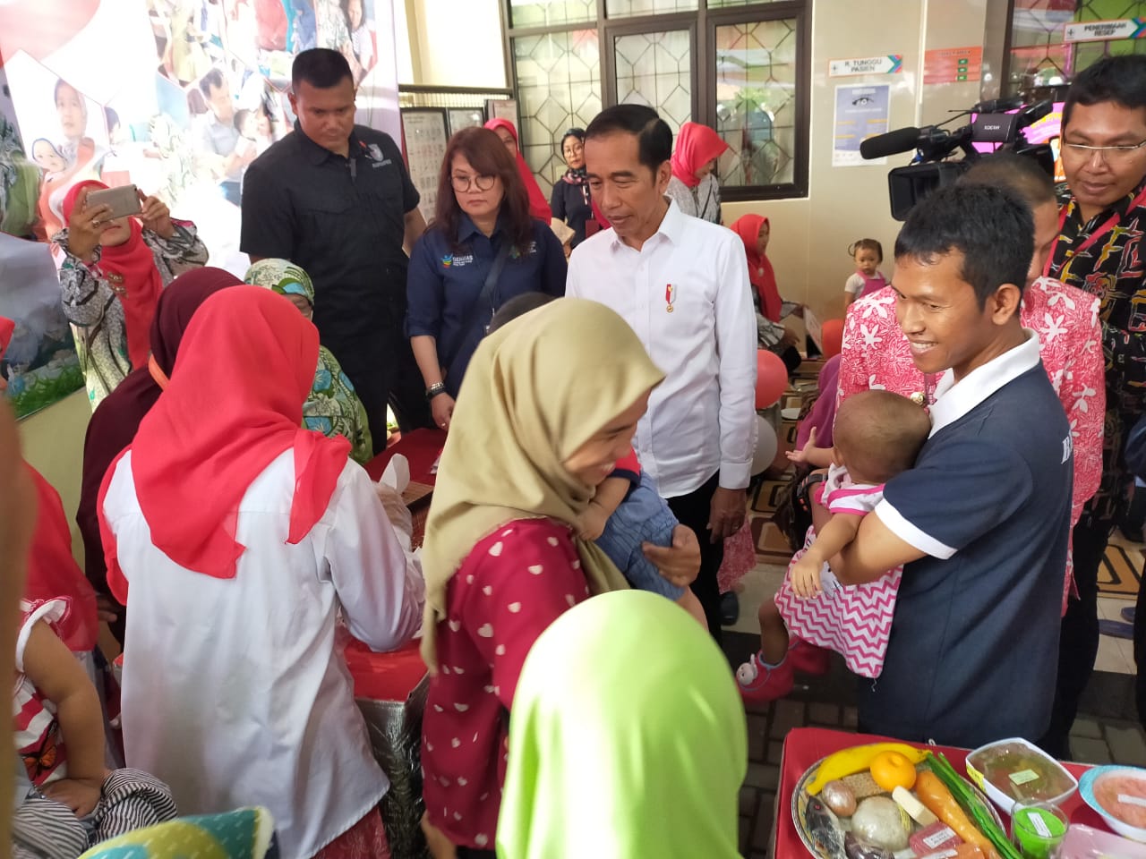 Jokowi: Pemerintah Belum Bisa Evakuasi WNI di Tiongkok Jokowi: Pemerintah Belum Bisa Evakuasi WNI di Tiongkok