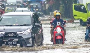 Pemerintah Kota Bandung (Pemkot) Bandung sejauh ini masih mencari cara untuk mengatasi permasalahan banjir di Kota Bandung.