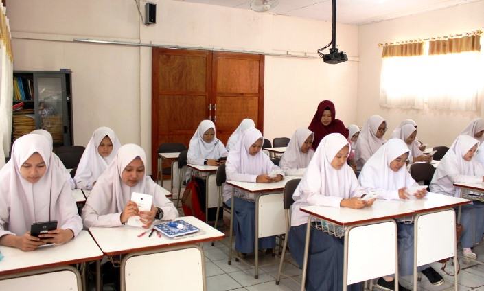 SMAN 9 dapat Bantuan 376 Tablet dari Kemendikbud