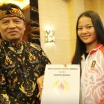 Bupati Berikan Kadeudeuh Kepada Atlet Berprestasi