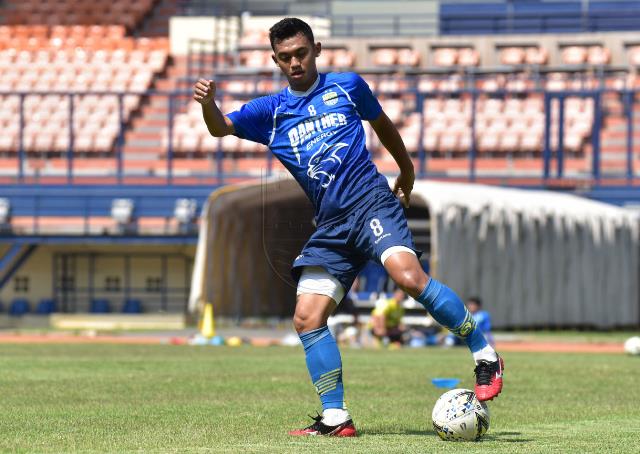 Gelandang Persib Ingin Segera Merumput Gelandang Persib Ingin Segera Merumput