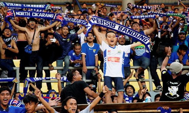 Merasakan Atmosfer “Kegilaan” Bobotoh