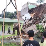 Benteng Milik BPJS Ketenagakerjaan Timpa Masjid dan Rumah