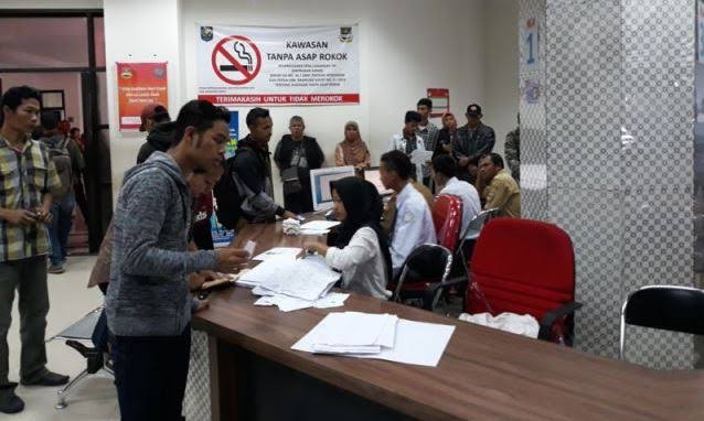 Lingkungan Disdukcapil Kotor, Bupati Geram