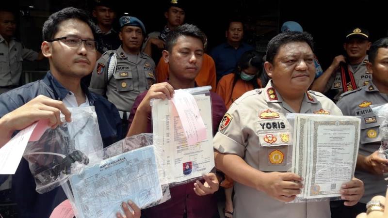 Pasutri Kompak Jadi Penipu Lowongan Kerja Pasutri Kompak Jadi Penipu Lowongan Kerja