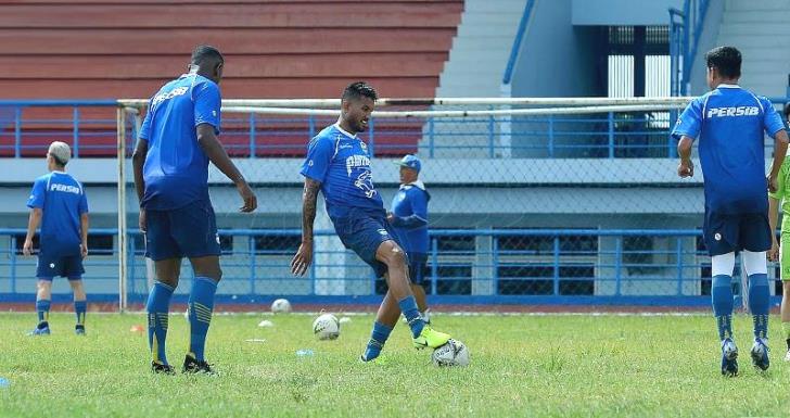 Persib Butuh Tambahan Striker Persib Butuh Tambahan Striker