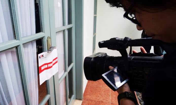 Bukan Geledah, Tapi Menyegel