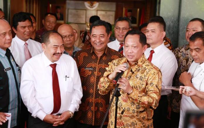 Bahas Demokrasi Biaya Mahal