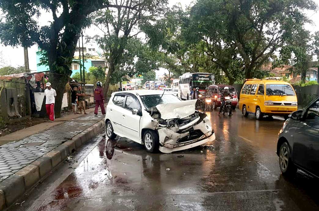 Kepala Dinas P2KBP3A Alami Kecelakaan, Mobil Pribadinya Ringsek