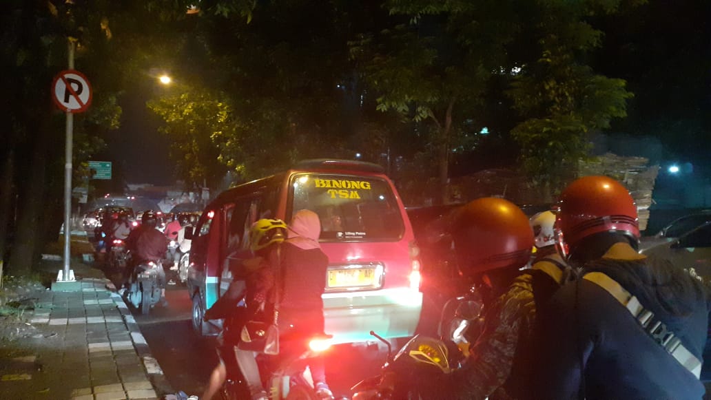 PKL dan Parkir Liar di Depan Artha Park Merajalela, Dishub dan Satpol PP Tak Berdaya