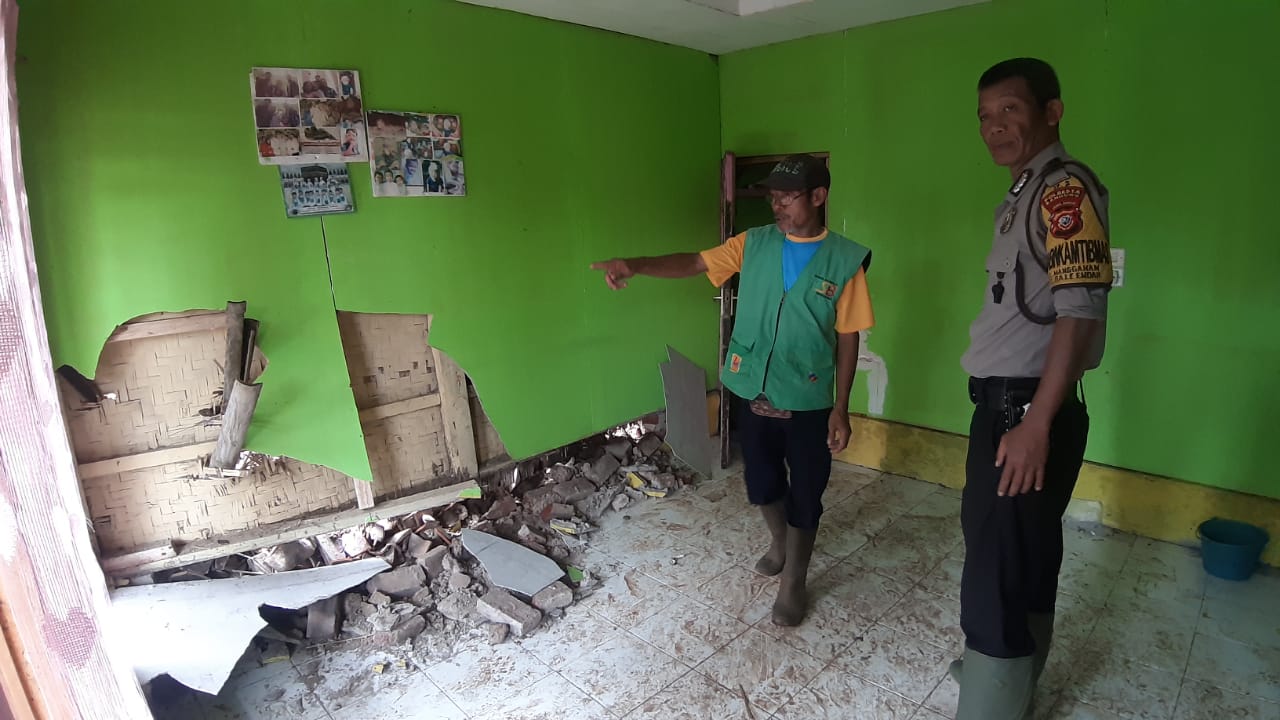 Tebing Setinggi 25 Meter Longsor, Kapolsek Baleendah Minta Warga Segera Mengungsi