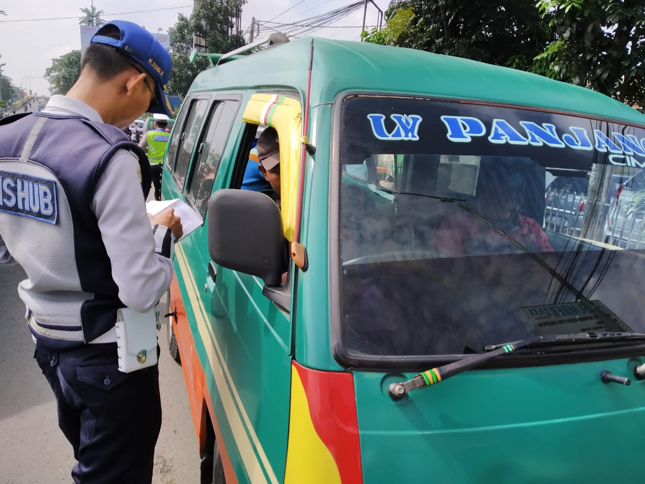 Kartu Pengawas Angkuta Umum Palsu Ditemukan Saat Razia Gakum di Cimahi