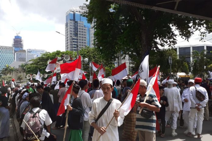 Massa Aksi 212 Teriakkan Berantas Korupsi