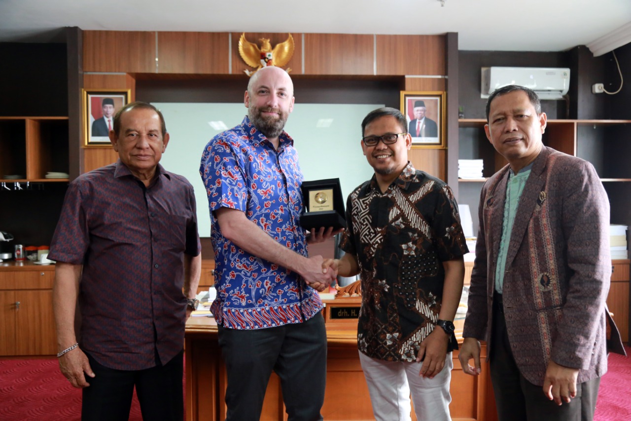Kunjungi Dewan, Inggris Ingin Jajaki Kerjasama di Bidang Pengelolaan Sampah dan Kesehatan