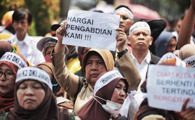 Setujukah Anda Mayoritas Guru Honorer Dipecat?