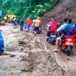 Diguyur Hujan Deras, Akses Menuju TPA Sarimukti Tertutup Longsor