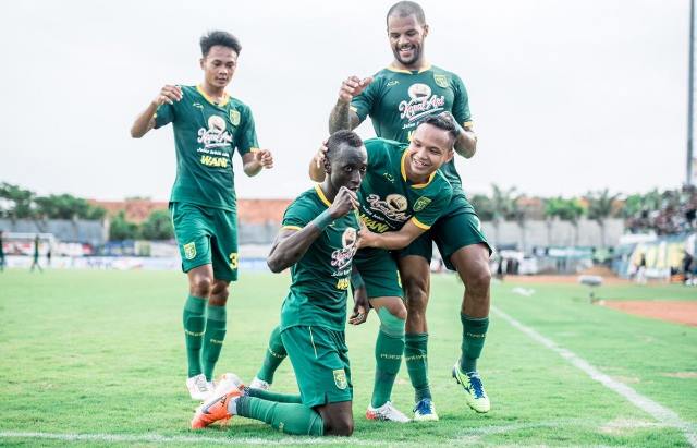 Dua Gol Konate Loloskan Persebaya ke Semifinal Piala Gubernur Jatim Dua Gol Konate Loloskan Persebaya ke Semifinal Piala Gubernur Jatim