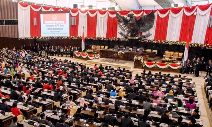 RUU Cipta Kerja Diprotes DPR