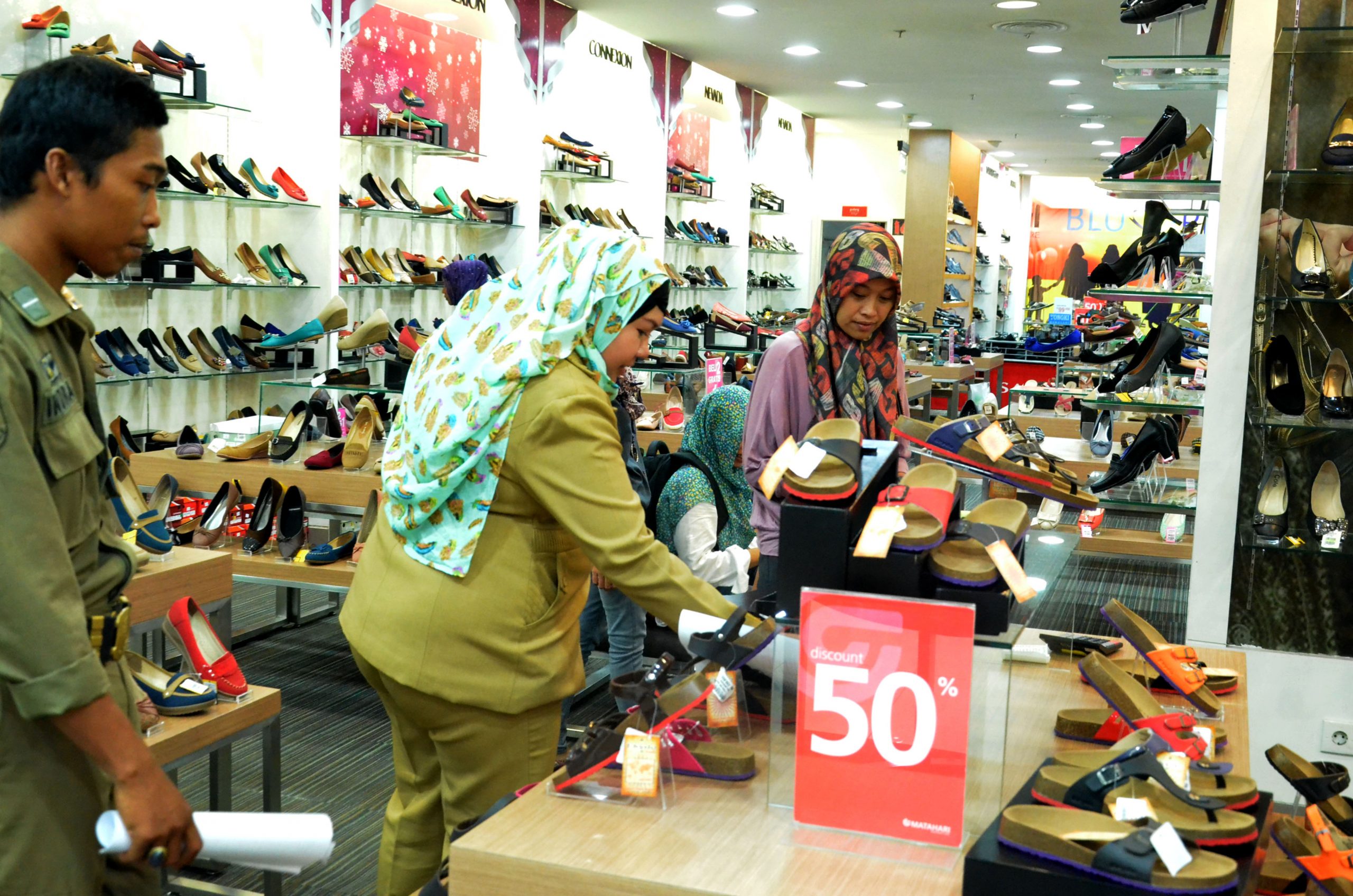 Awas! ASN Keluyuran ke Mall Siap-siap Diciduk Awas! ASN Keluyuran ke Mall Siap-siap Diciduk