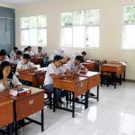 SMA 9 Kerjakan Soal Try Out Melalui Tablet