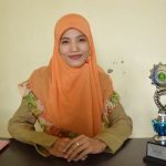 Keren Nih, Ibu Guru Cantik Ini Pernah Jabat Kepala Sekolah di Usia Muda