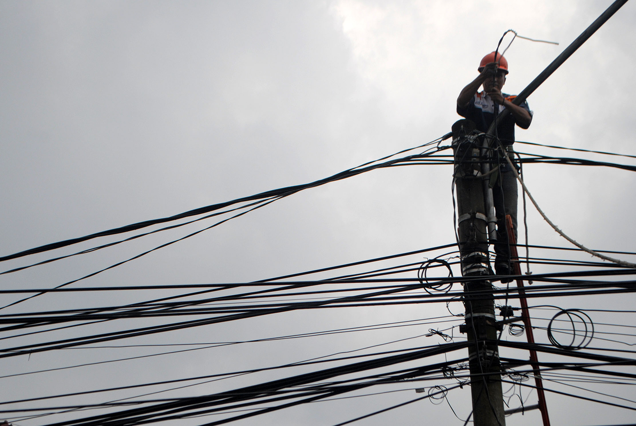Akibat Cuaca Ekstrem, Ada Lima Titik Jaringan Listrik Rusak