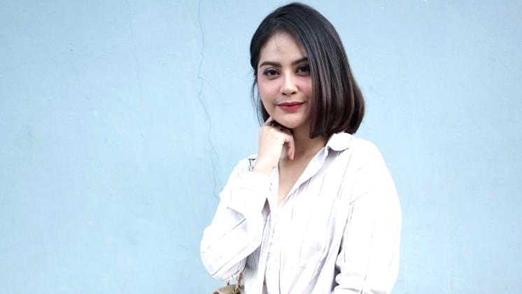 Tiwi Nikahi Seorang Pengusaha Tajir Tiwi Nikahi Seorang Pengusaha Tajir