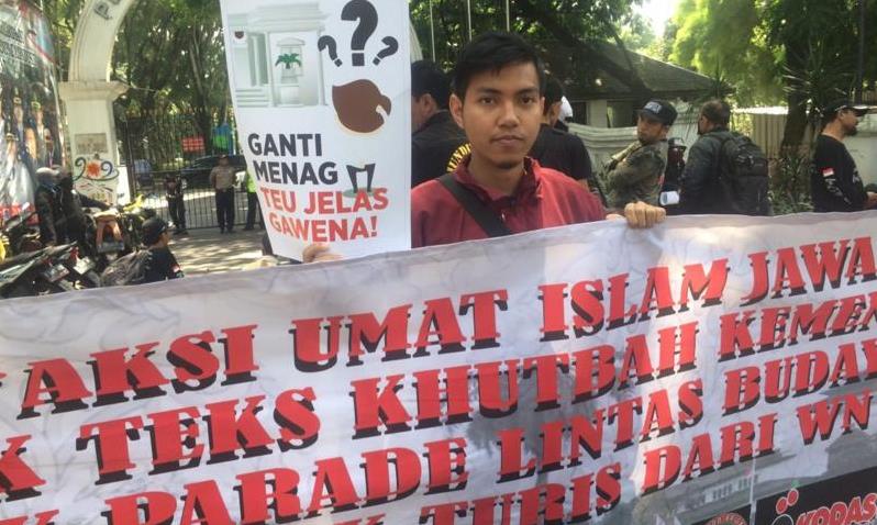 Tolak Parade Budaya Lintas Agama Tolak Parade Budaya Lintas Agama