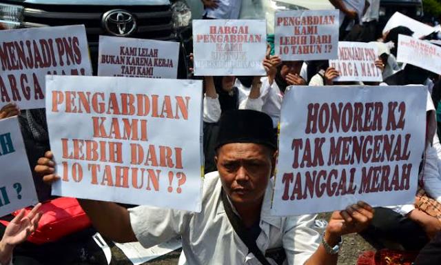 DPR Gulirkan Pansus Honorer K2