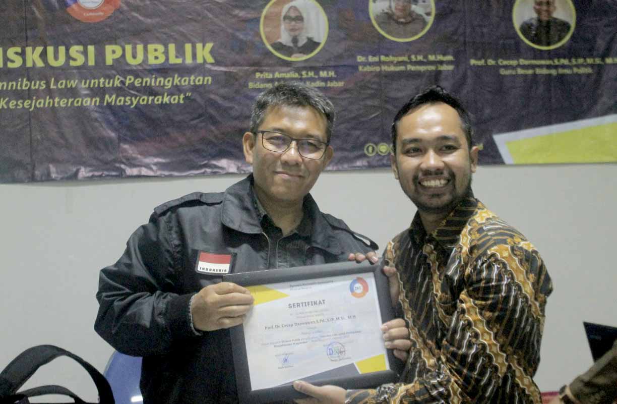Omnibuslaw Bentuk Penyederhanaan Berbagai Aturan Omnibuslaw Bentuk Penyederhanaan Berbagai Aturan