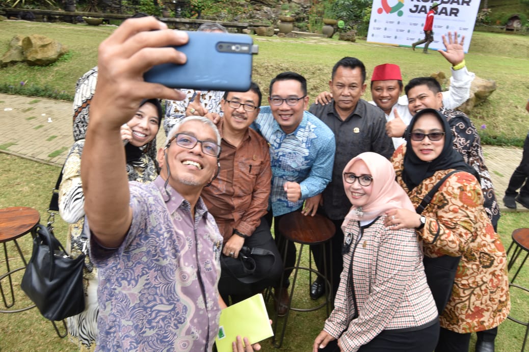 Emil Bantah Tudingan Anti Kritik dan Pilih Kasih ke Daerah Emil Bantah Tudingan Anti Kritik dan Pilih Kasih ke Daerah