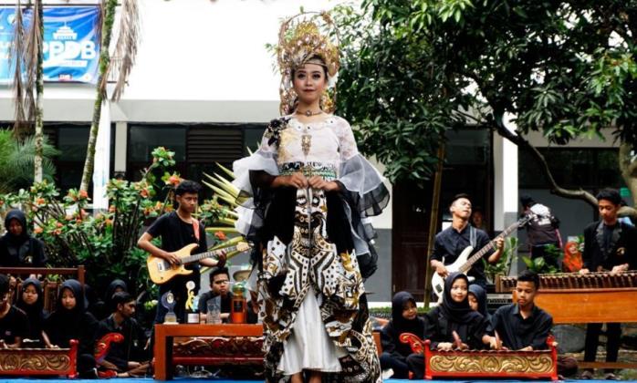 Gelimang Prestasi Ekskul SMA 3 Cimahi Gelimang Prestasi Ekskul SMA 3 Cimahi