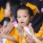 Dukung Anak Penderita Kanker, Puluhan Warga Gunduli Kepala