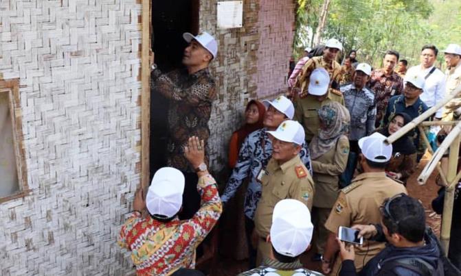 ESDM Gratiskan 20 Ribu Sambungan Listrik untuk Keluarga Miskin ESDM Gratiskan 20 Ribu Sambungan Listrik untuk Keluarga Miskin