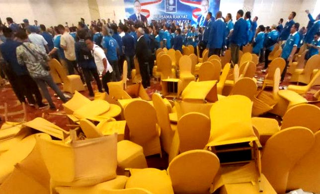 Kongres PAN Ribut Lagi! 30 Orang Terluka Kena Lemparan Kursi