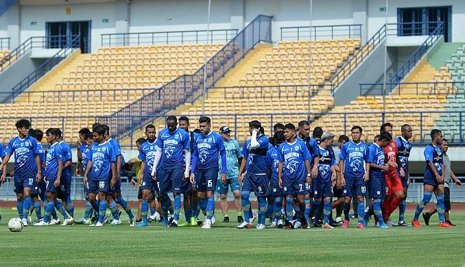 Persib Dilarang Pindah Homebase, Indra Thohir: Tetap di Bandung Apapun Kondisinya Persib Dilarang Pindah Homebase, Indra Thohir: Tetap di Bandung Apapun Kondisinya