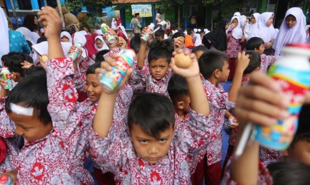 13 Sekolah Dasar Dibagi Telur dan Susu