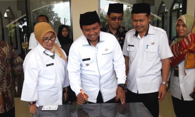 Wagub Resmikan Masjid Nurul Ilmi SMAN 26 Bandung Wagub Resmikan Masjid Nurul Ilmi SMAN 26 Bandung