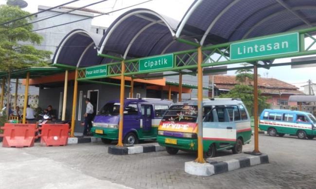 Peminat Naik Angkot Turun Drastis