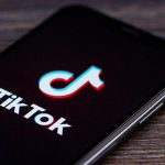 Ilustrasi cara download video tiktok. (Shutterstock)