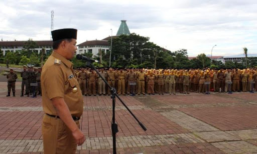 Pejabat Pemkab Bandung Barat Terima Suap Hanya Diberhentikan Sementara Pejabat Pemkab Bandung Barat Terima Suap Hanya Diberhentikan Sementara