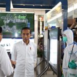 Presiden Jokowi Tinjau Sterilisasi Bandara Soetta untuk Cegah Penyebaran Virus Corona