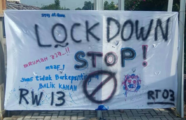 Sering Dijadikan Tempat Ngumpul Anak Muda, Warga Desa Citapen Pasang Spanduk Lockdown Sering Dijadikan Tempat Ngumpul Anak Muda, Warga Desa Citapen Pasang Spanduk Lockdown
