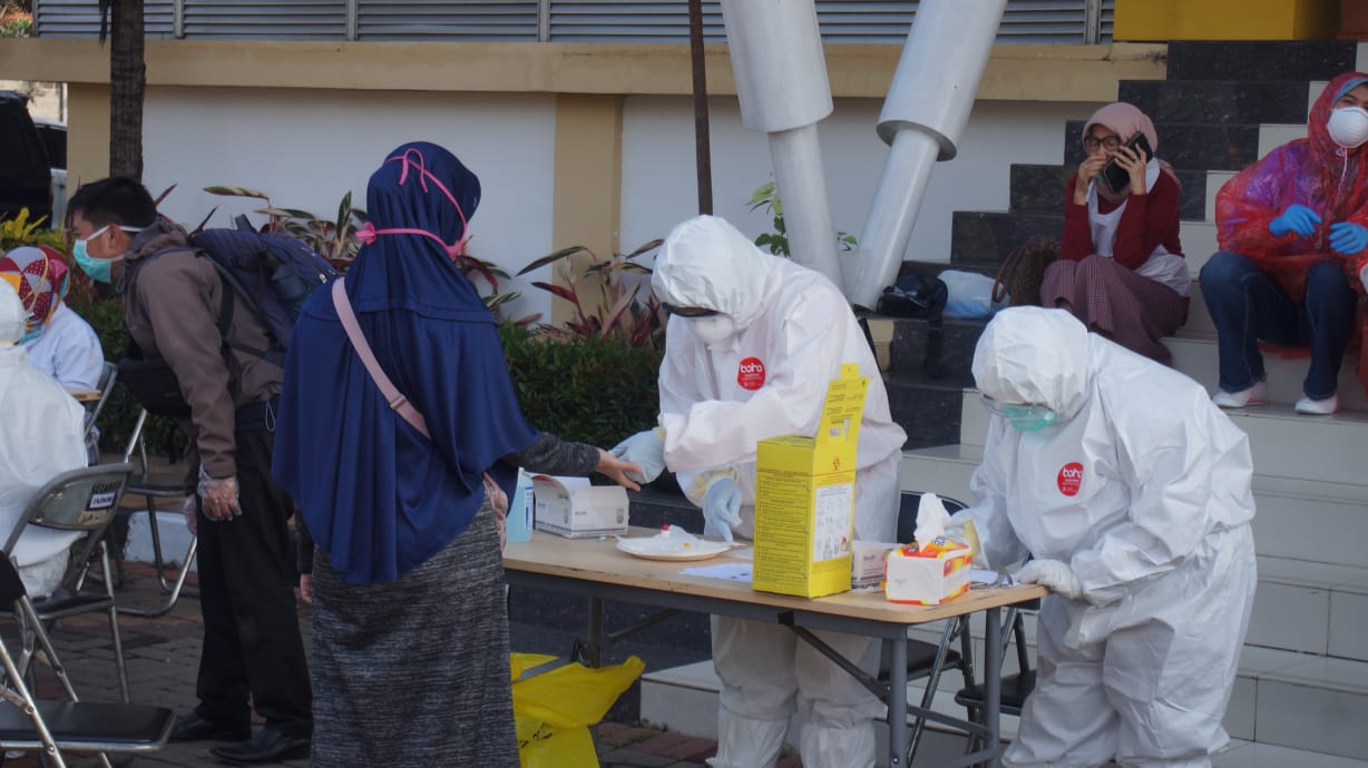 Deteksi Covid-19,  Ratusan Warga Cimahi Ikuti Rapid Test