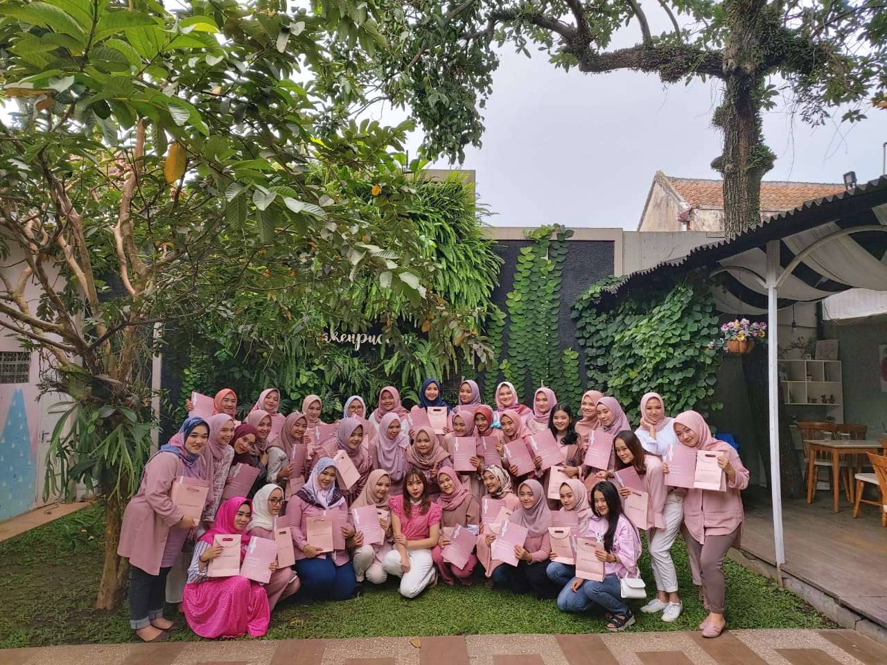 Danika Davisca Berbagi Tips Gunakan Produk Kosmetik