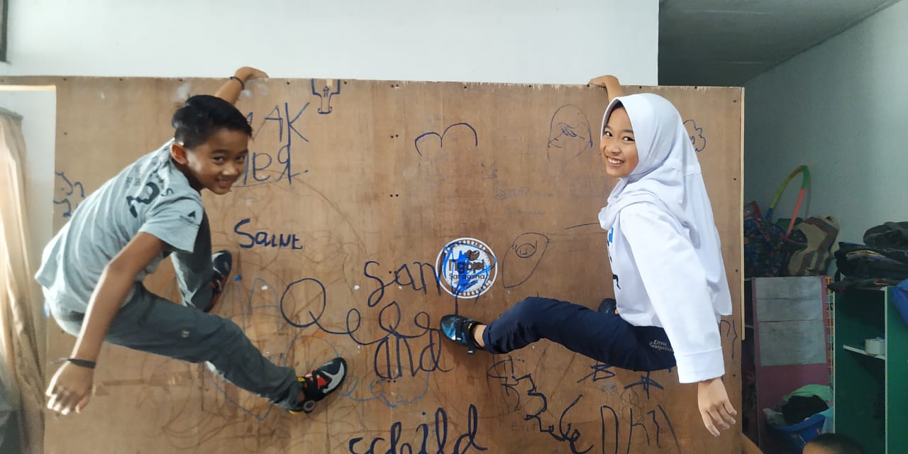 Dua Atlet Panjat Tebing Terpaksa Latihan di Dinding Rumah