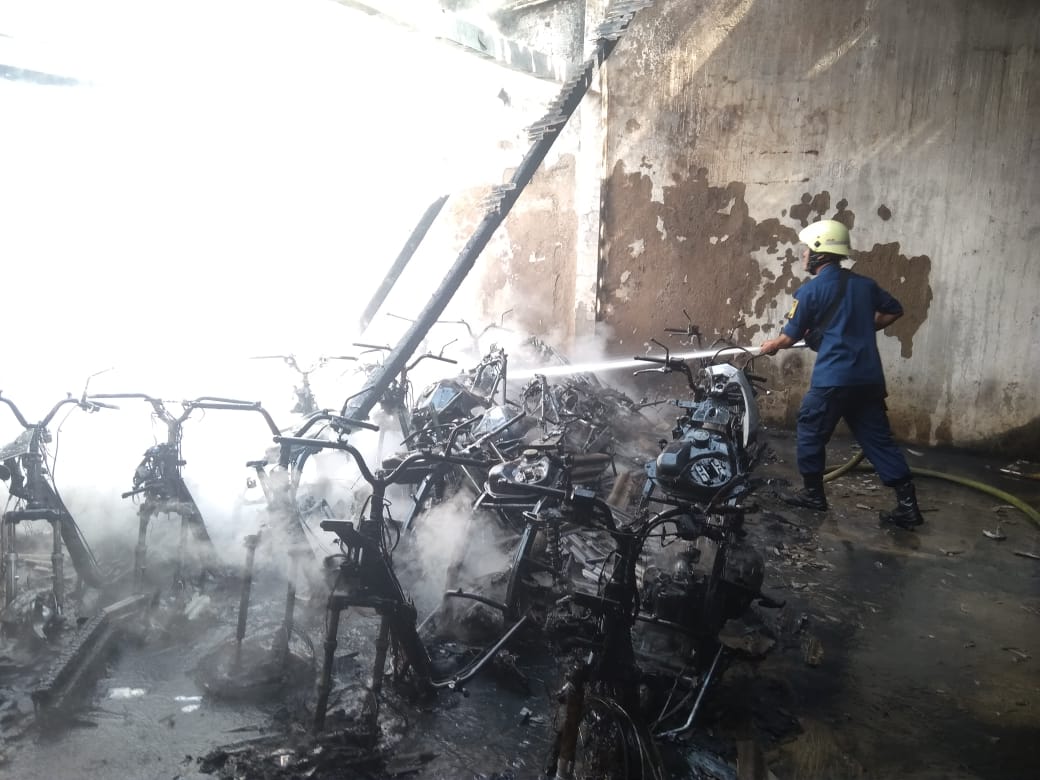 94 Unit Roda Dua Milik Karyawan PT Daliatex Hangus Jadi Arang 94 Unit Roda Dua Milik Karyawan PT Daliatex Hangus Jadi Arang