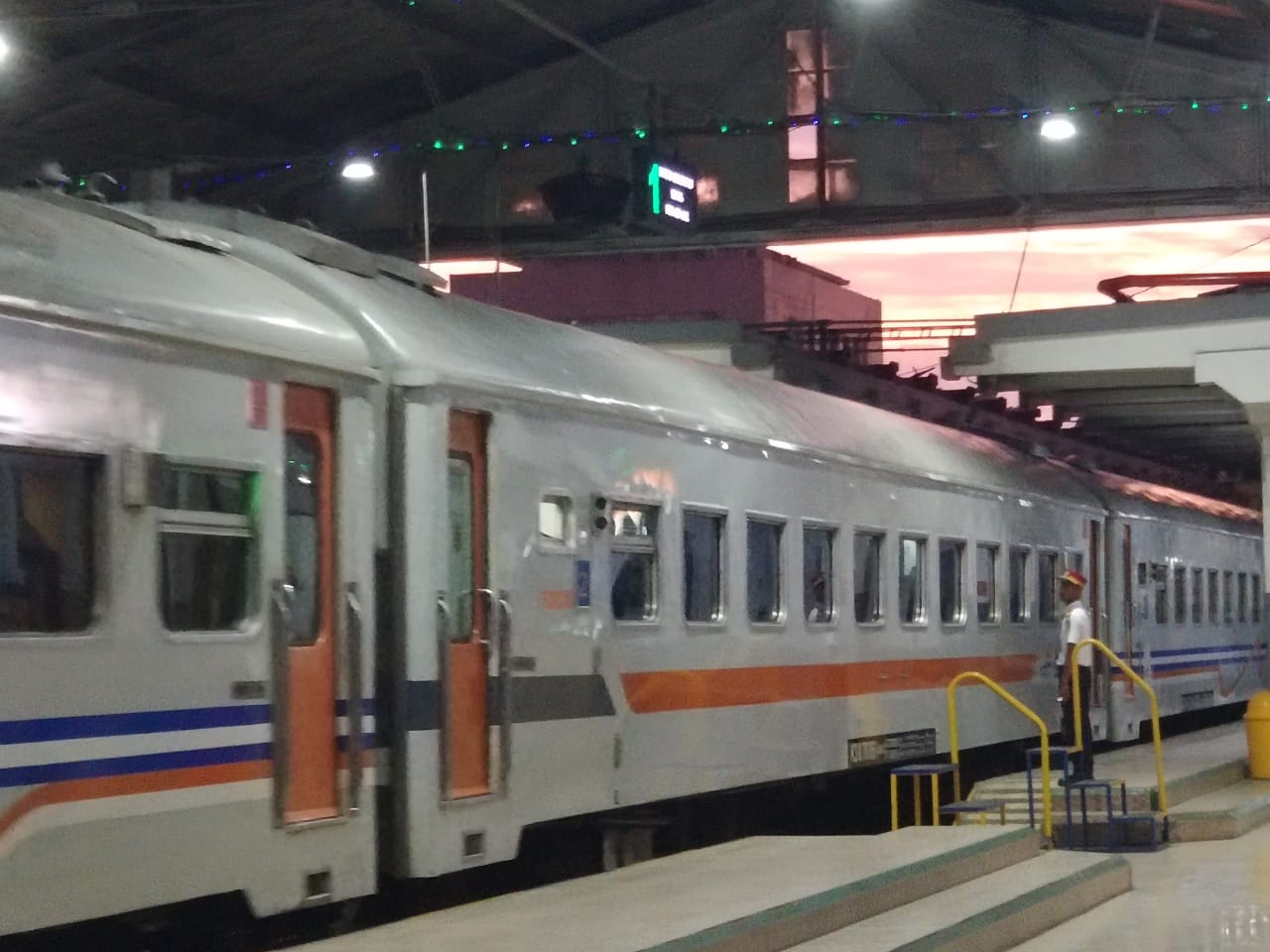 Penumpang KAI Turun Sampai 50 Persen, 31 Ribu Tiket Sudah Dibatalkan