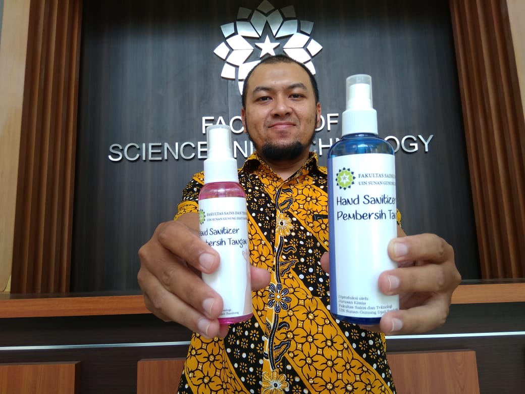 Buat Sendiri Hand Sanitizer, Fakultas Sains dan Teknologi UIN Bandung Bagikan ke Masjid Buat Sendiri Hand Sanitizer, Fakultas Sains dan Teknologi UIN Bandung Bagikan ke Masjid