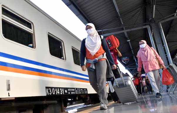 Mau Naik Kereta Api? PT KAI Anjurkan Penumpang Pakai Masker